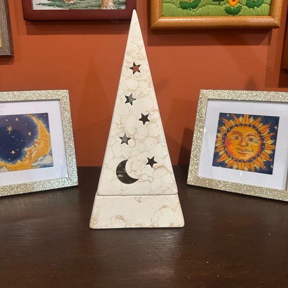 90’s party lite votive candle holder
11” tall 5” wide
celestial moon and stars - Picture 5 of 7